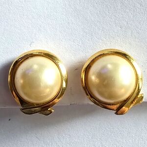 Vintage Crown Trifari earrings faux pearl clipon clip back pearlcore